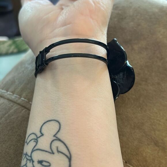 Black And Crystal Flower Cuff Bracelet with Hinge Closure. - Picture 4 of 7